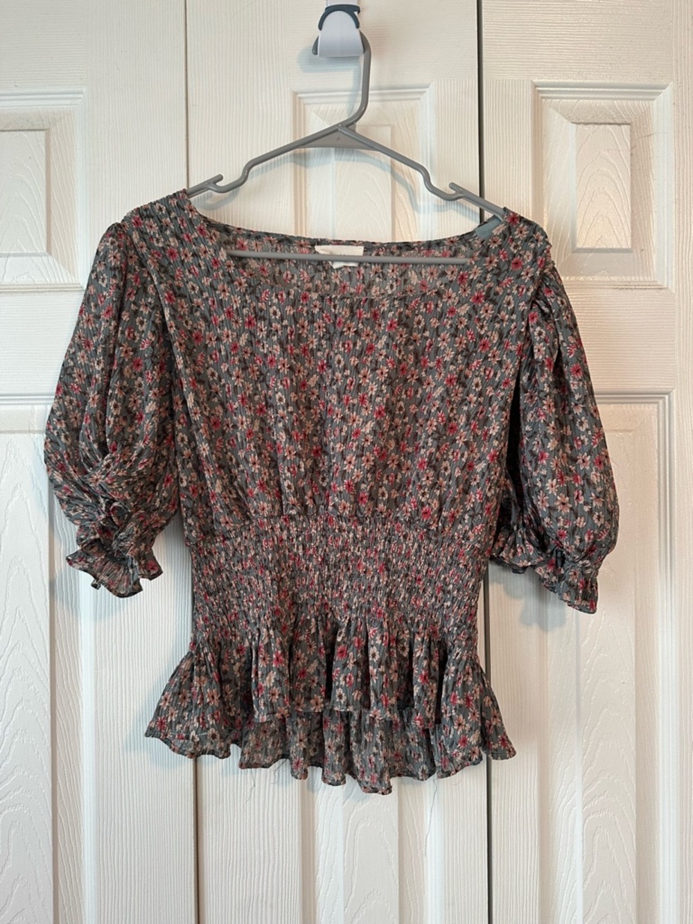 MELLODAY Charcoal Floral Smocked Peplum Top with Pink Accents